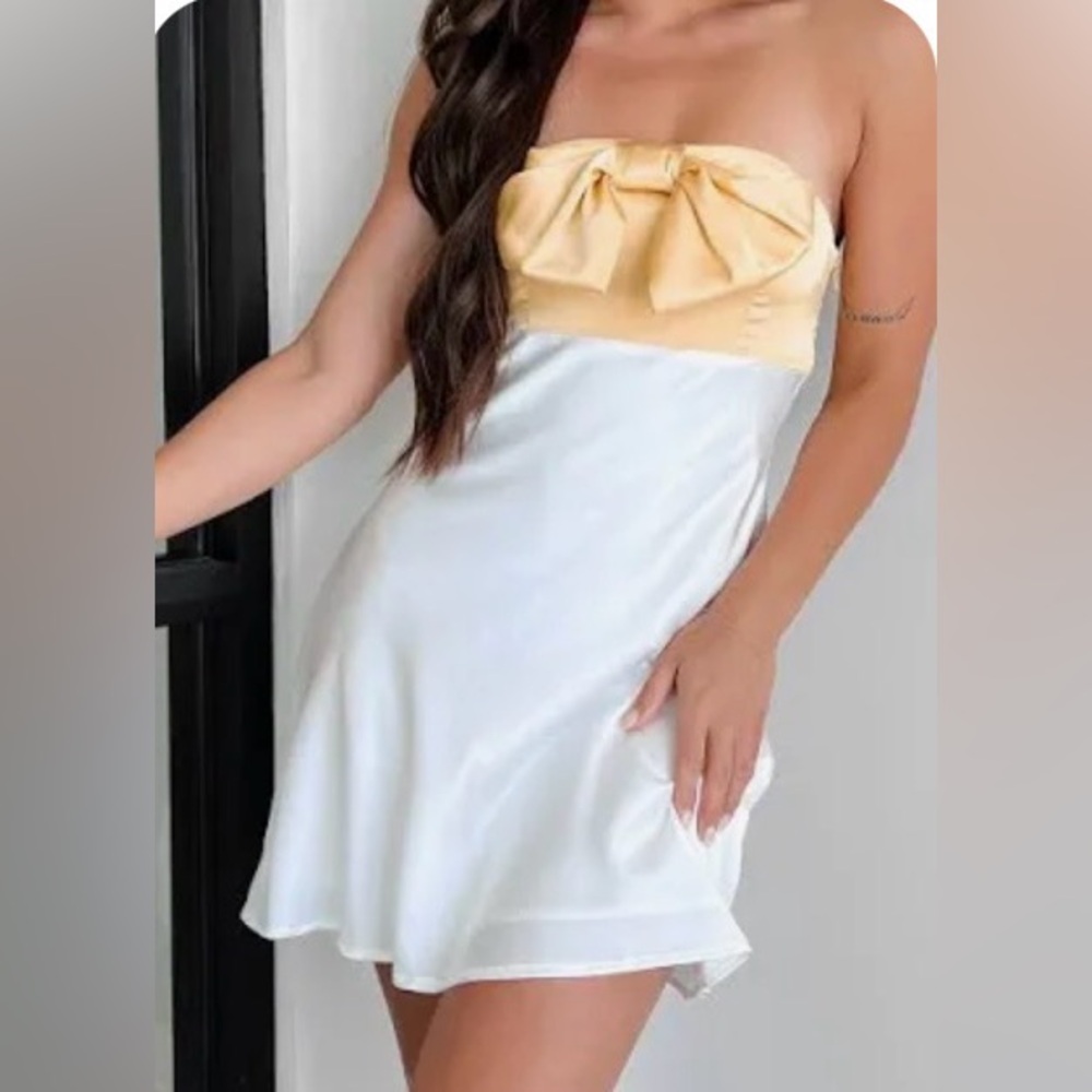 Strapless White and Yellow Bow-Accent Mini Dress. L
